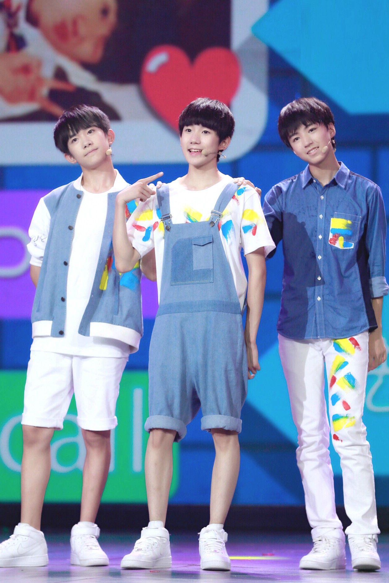  p>tfboys,中国内地男子演唱组合,由 a target="_blank" href="/item