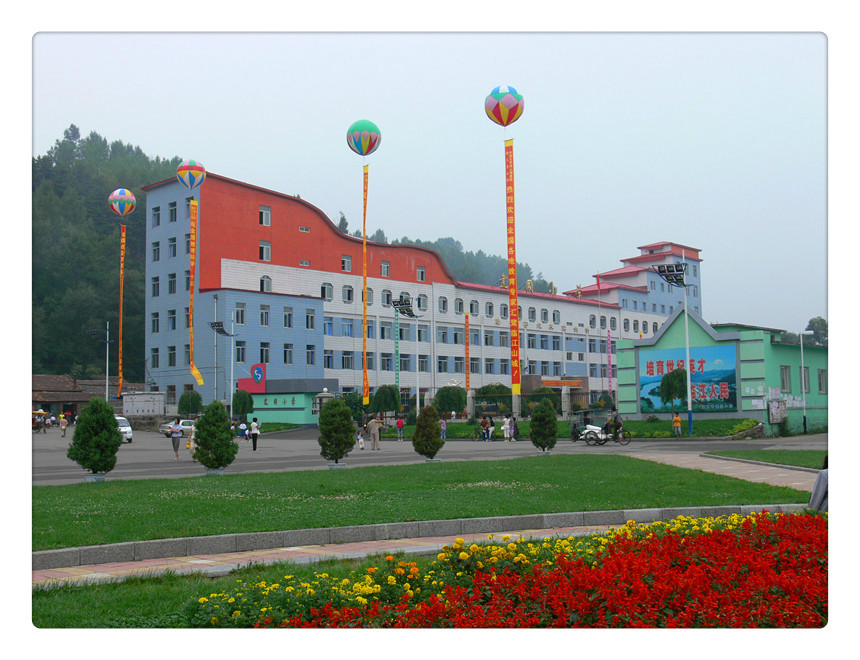 临江市建国小学