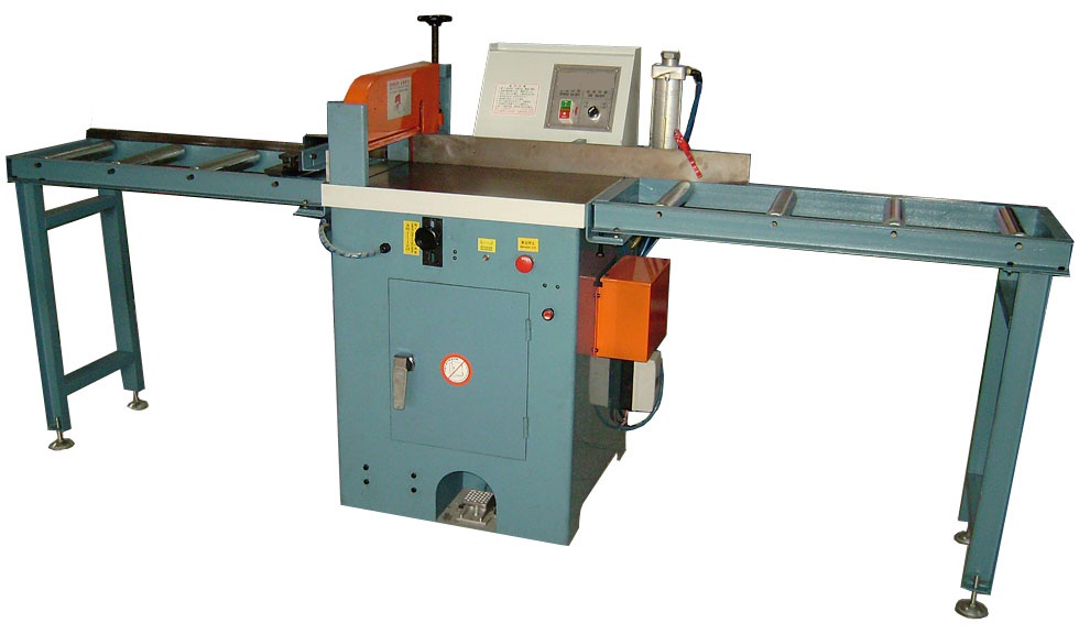 锯片主轴转速2000-5000转,铝材切割机作用对像是切割铝棒,铝板,铝管