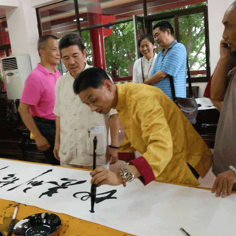  p data-id="gnbrjq9kql">徐保新,残疾人,"左手"书法家.