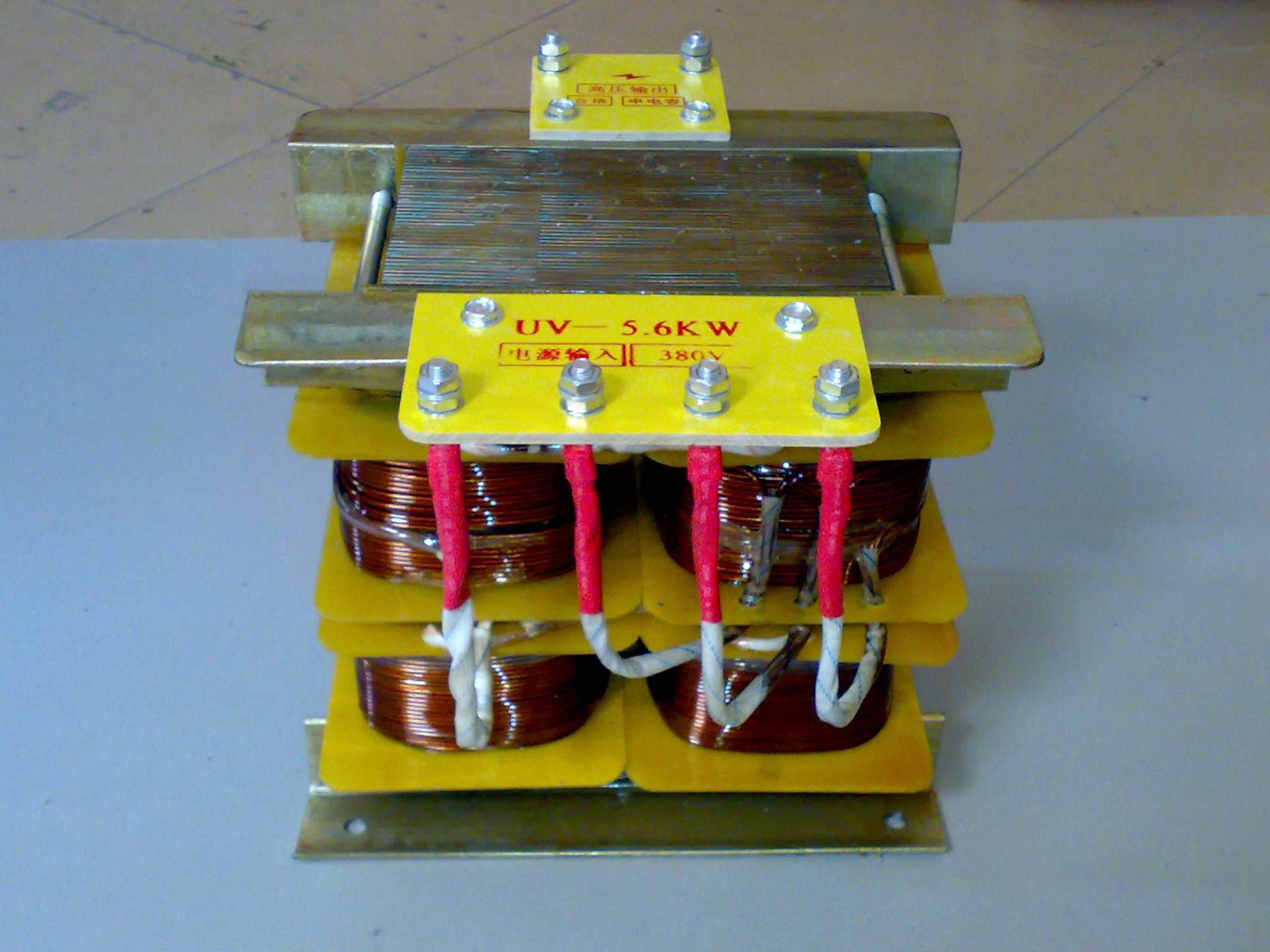  p>升压变压器是指将电压瞬间启动,国内能有效做到瞬间升压的变压器