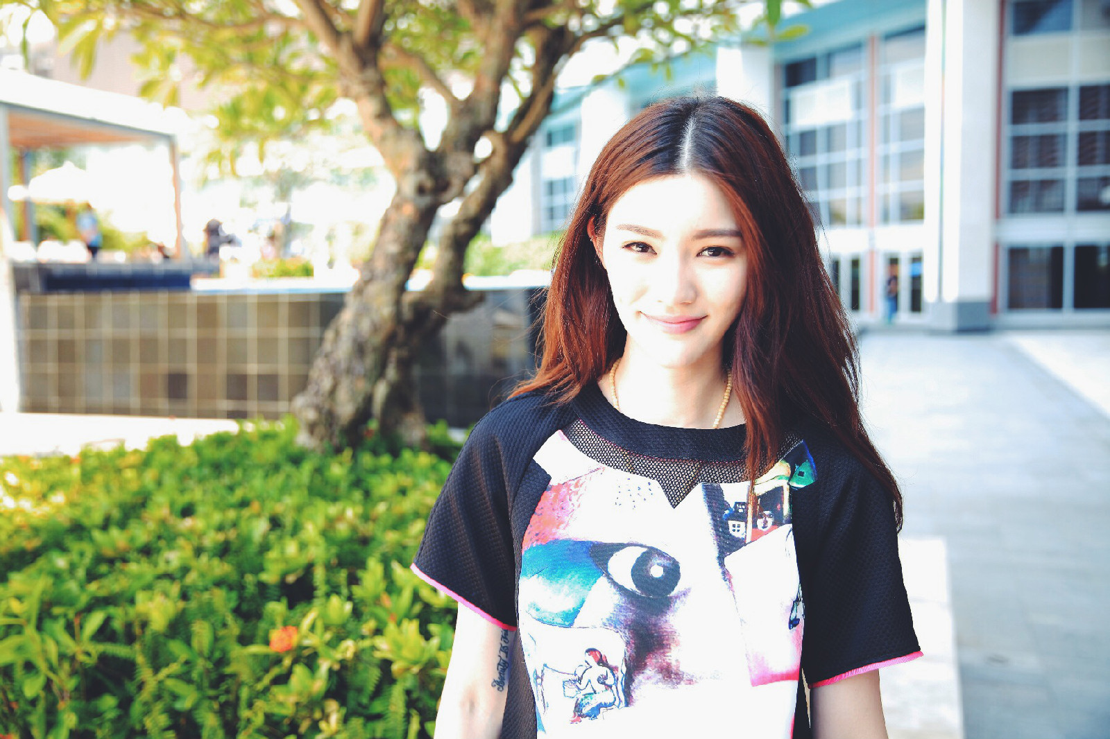  p>沐奕杉,出生于湖北省武汉市,中国内地流行乐女歌手,影视演员,平面