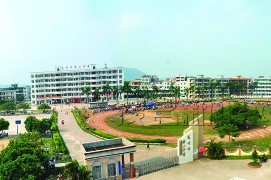  p>高州市祥山中学创建于1968年8月,校园占地面积66800多平方米,校舍