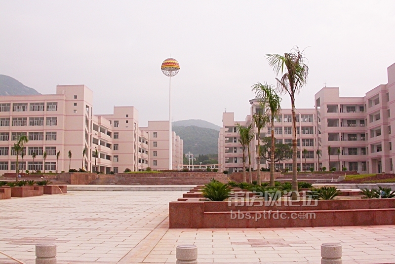 2 middle school /i> /b>)  ,简称"莆田二中","二中",是 a target="