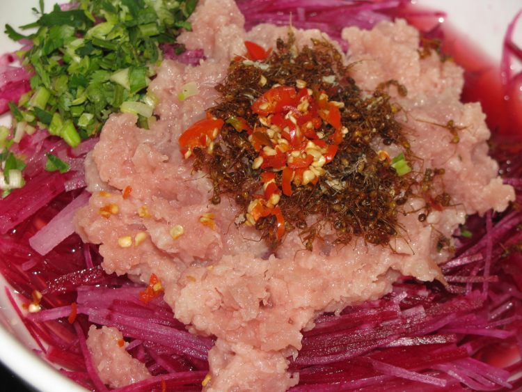 酸蚂蚁生肉拌紫萝卜