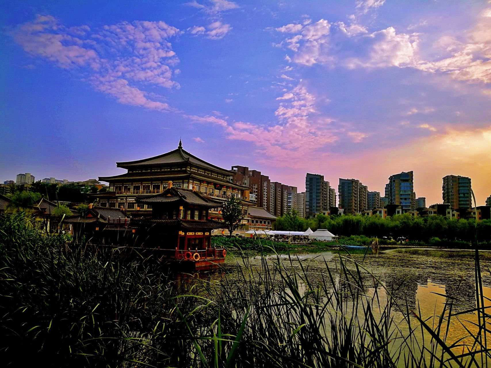  p> a target="_blank" href="/item/曲江池遗址">曲江池遗址 /a>公园