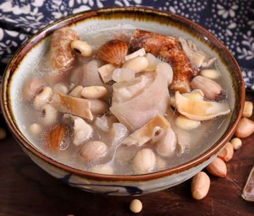 墨鱼花生猪脚汤