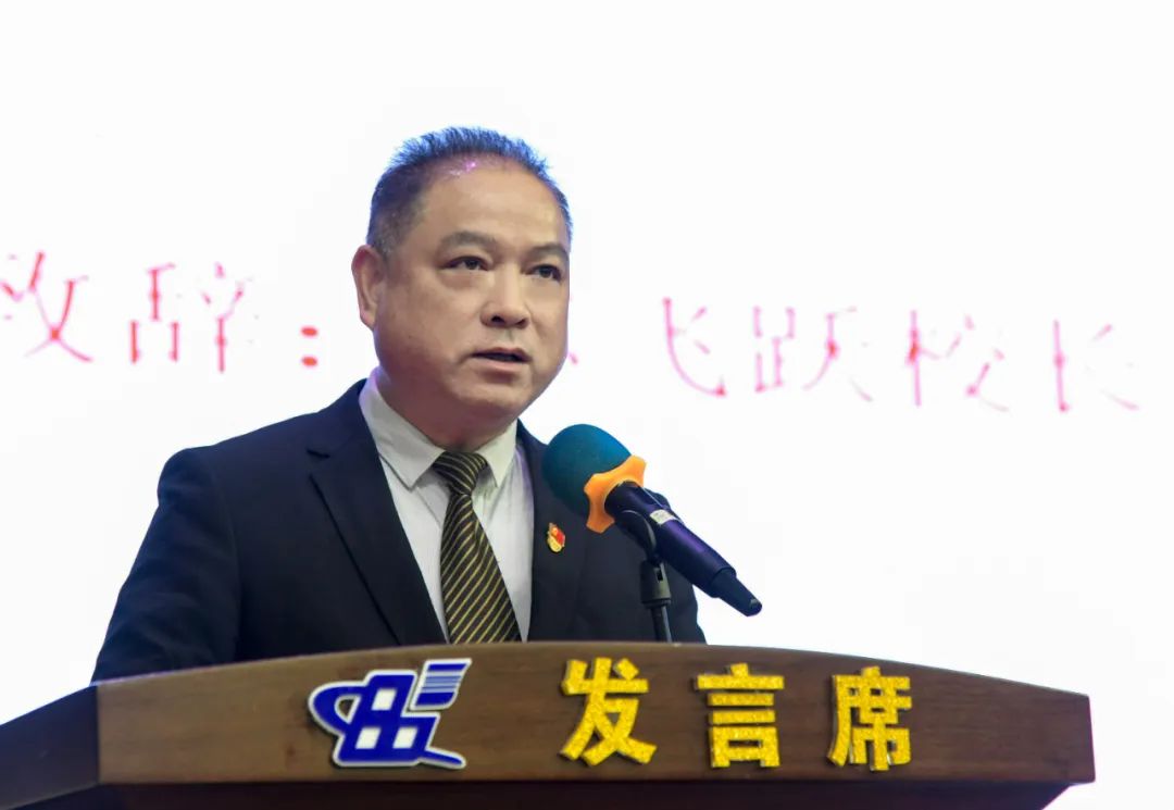 男,现任湖南省长沙市浏阳市第一中学党委副书记,校长