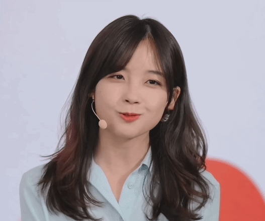  p>王冰冰,1990年出生于吉林省长春市,中国内地记者,主持人, span