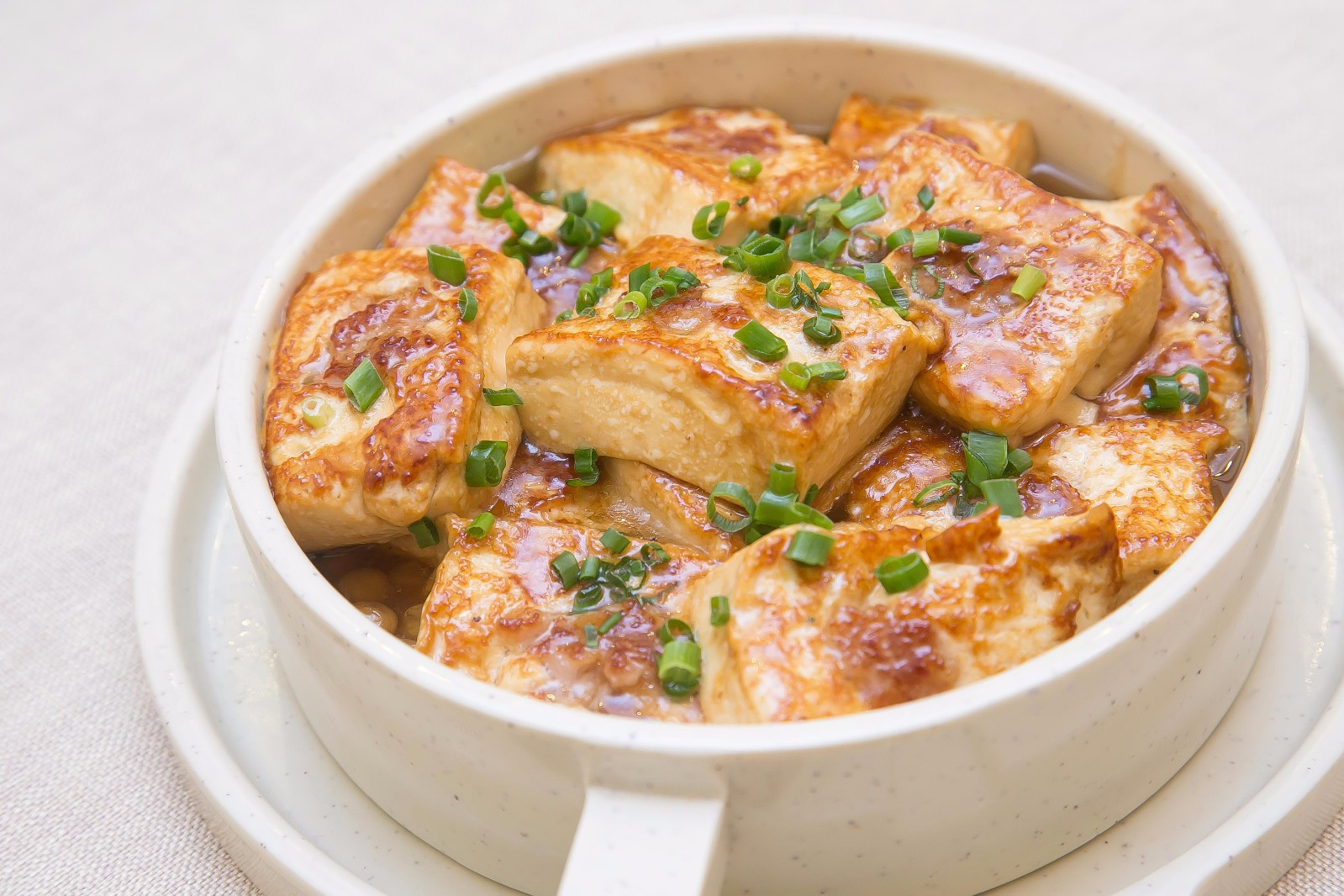  p data-id="gnrsscak77">客家酿豆腐也称为肉末酿豆腐,东江酿豆腐,是