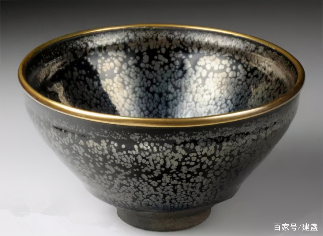 盏圈凡尔赛：7800万的茶盏买不起，只能勉强看800万的盏托_百科TA说