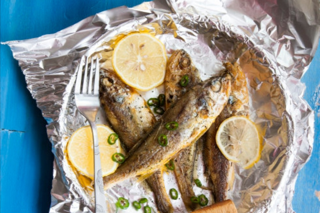 原料是小海鱼, a target="_blank" href="/item/柠檬/1067" data