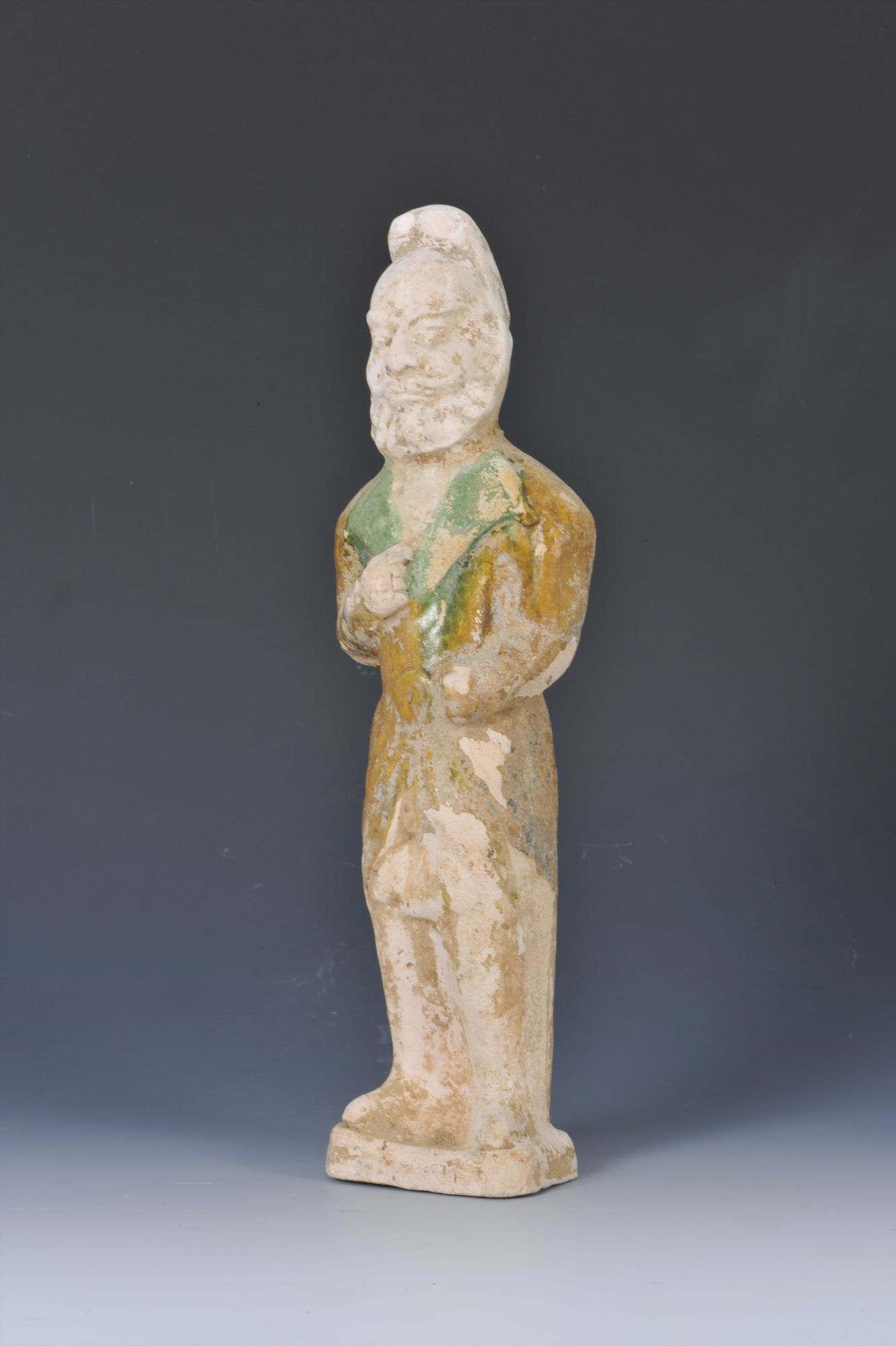 唐代三彩胡人俑