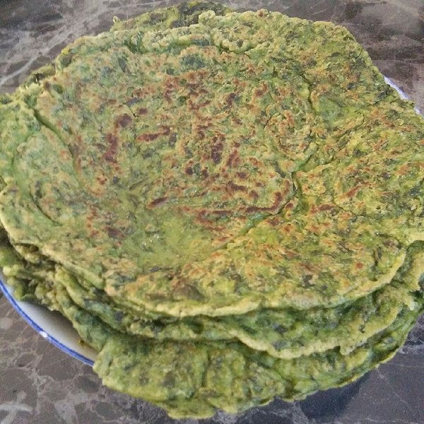  p>野菜煎饼是一道美食,由野菜,面粉等食材制作而成. /p>