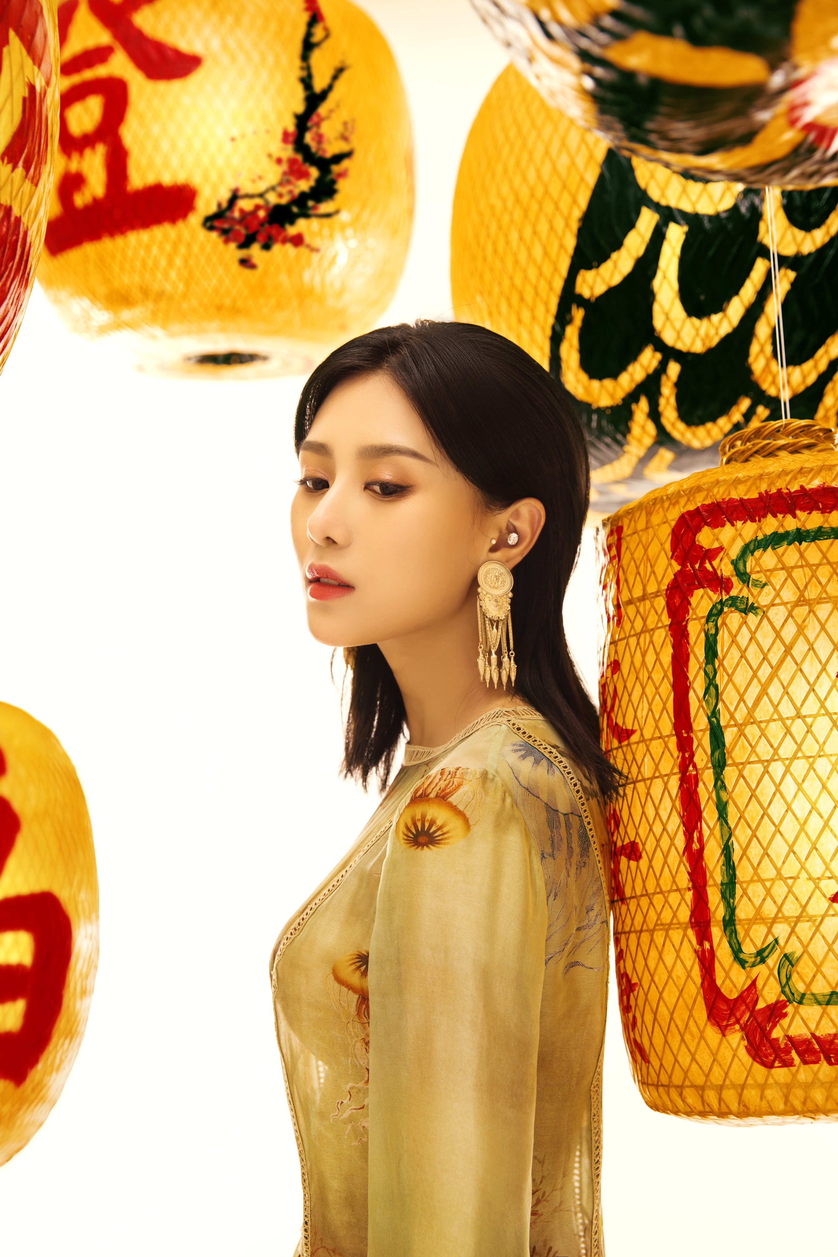  p>施南,出生于江苏省,中国内地女演员.