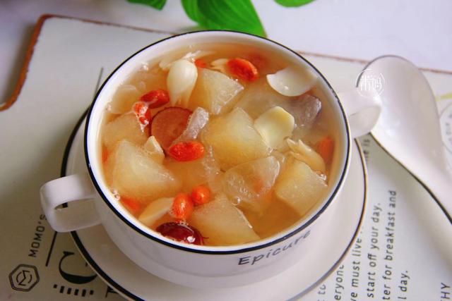 银耳雪梨炖瘦肉