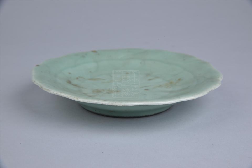 明龙泉窑豆青瓷盘