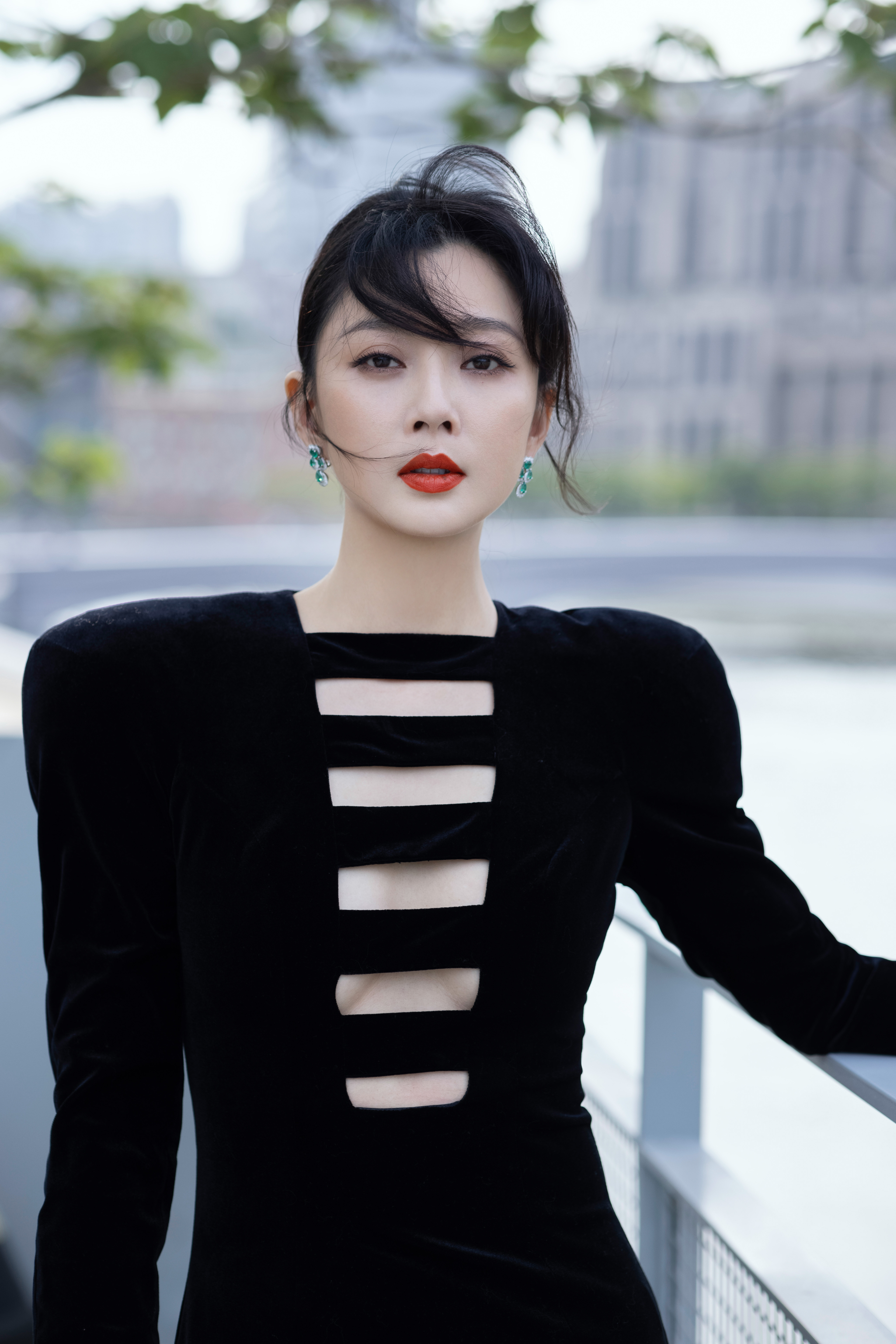  p>殷桃,1979年12月6日出生于重庆市,中国内地女演员,毕业于 a target