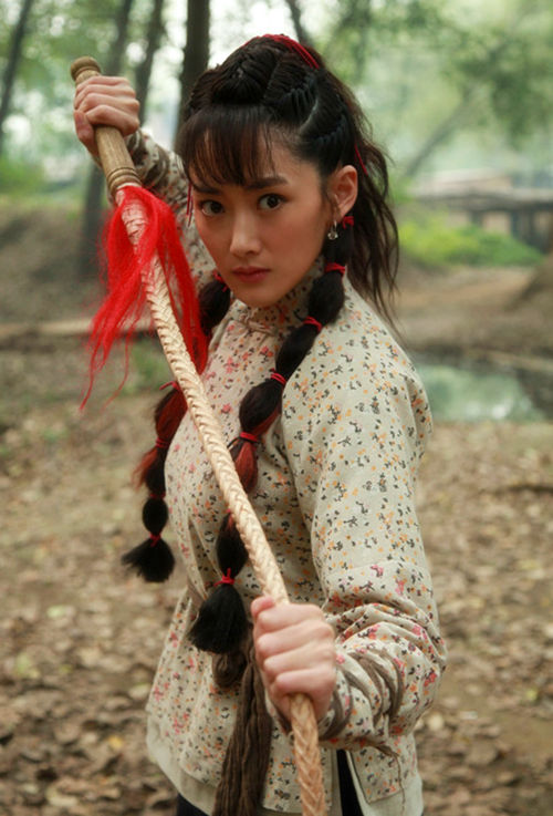 女,是抗战电视剧《终极对决》中的人物角色,由演员陈洁饰演