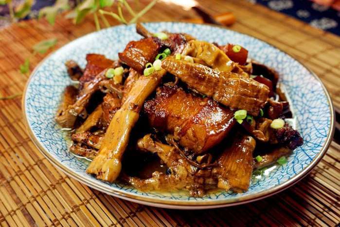 一种菜品,主要原料为 a target="_blank" href="/item/竹笋/2104241"