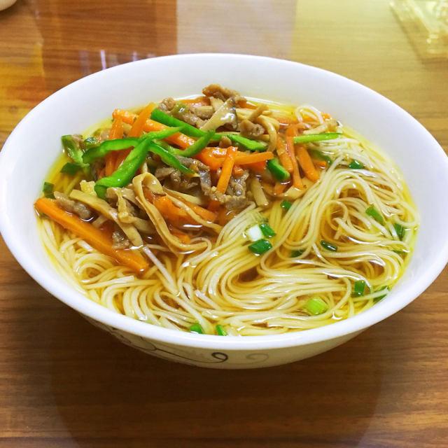 杏鲍菇肉丝面