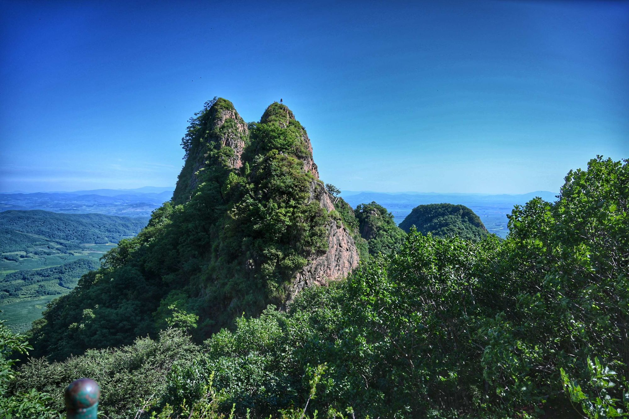  p data-id="tdct1uyywitl">拉法砬子,又名拉法山,属长白山脉 a