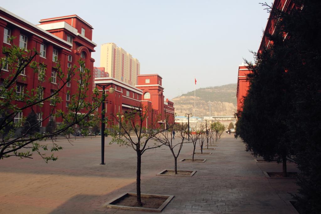  p>吕梁学院附属高级中学是由 a target="_blank" href="/item/吕梁