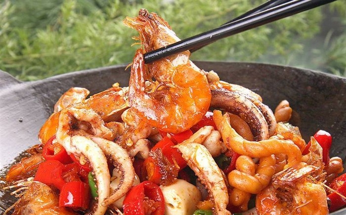 鱿鱼虾干锅