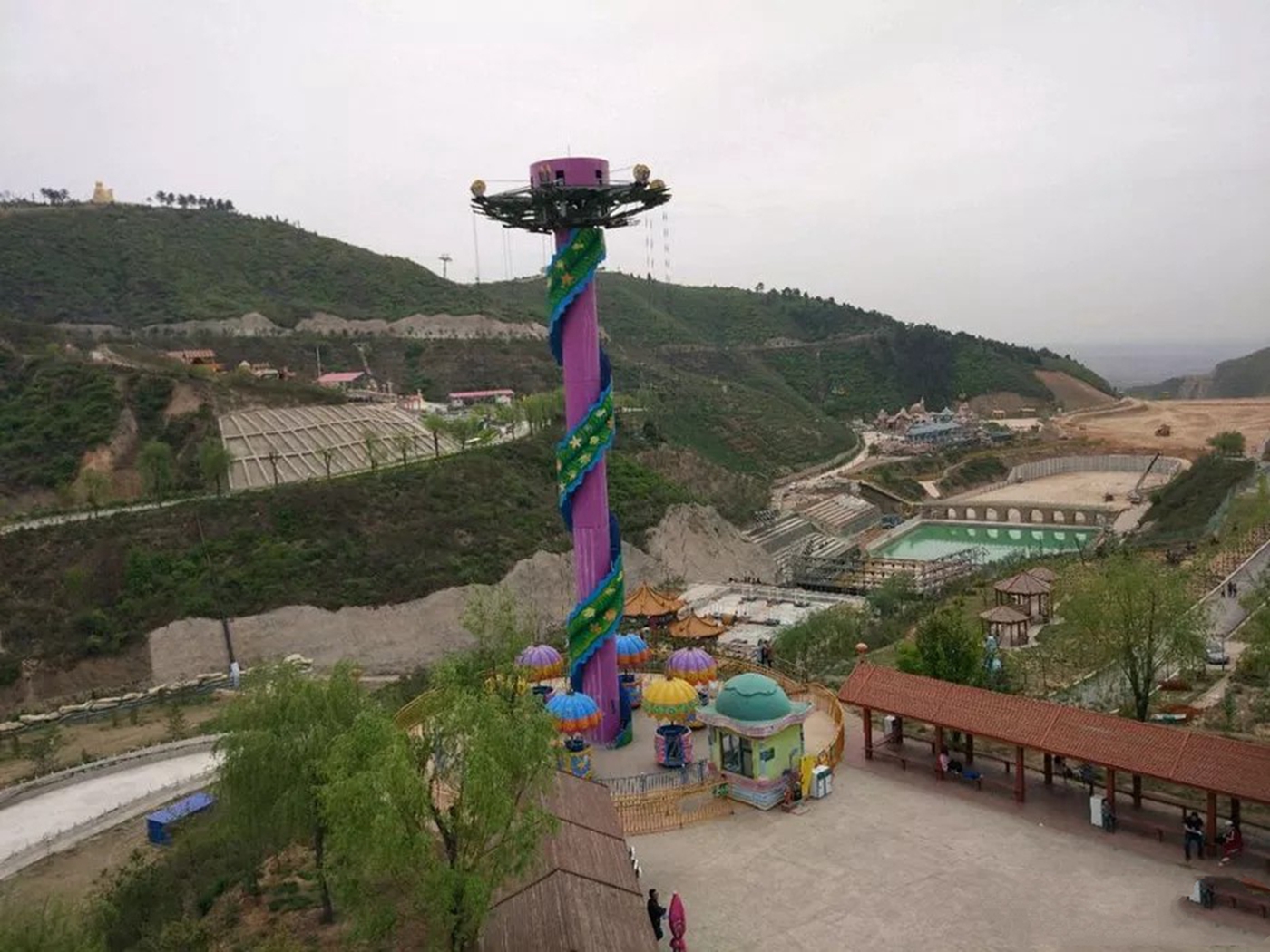  p>榆次乌金山欢乐谷,又名乌金山狂欢谷主题公园,坐落于 a href="#">