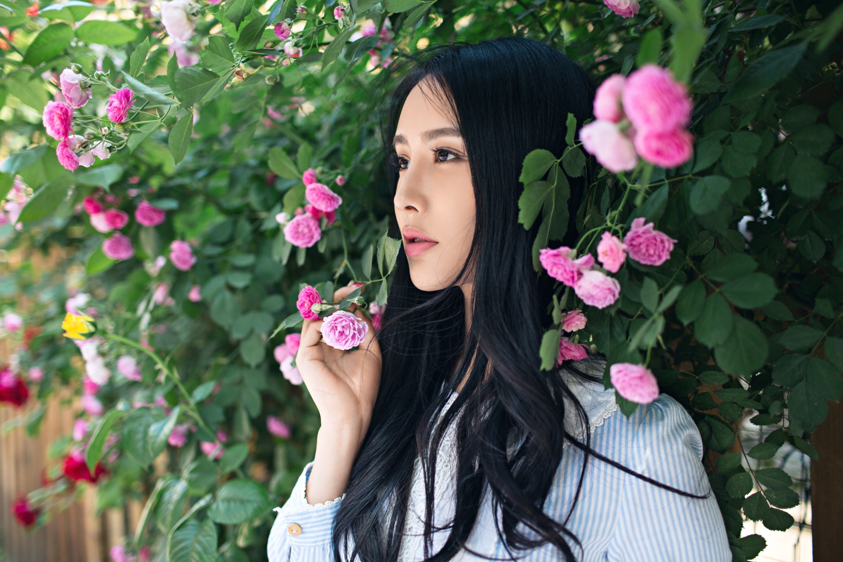  p>胡潇悦 i>(原名:胡雯月) /i>,出生于江苏