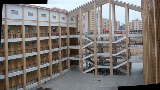 ">山东省招远市第一中学 /a>(以下简称招远一中)前身是招远中学,始创