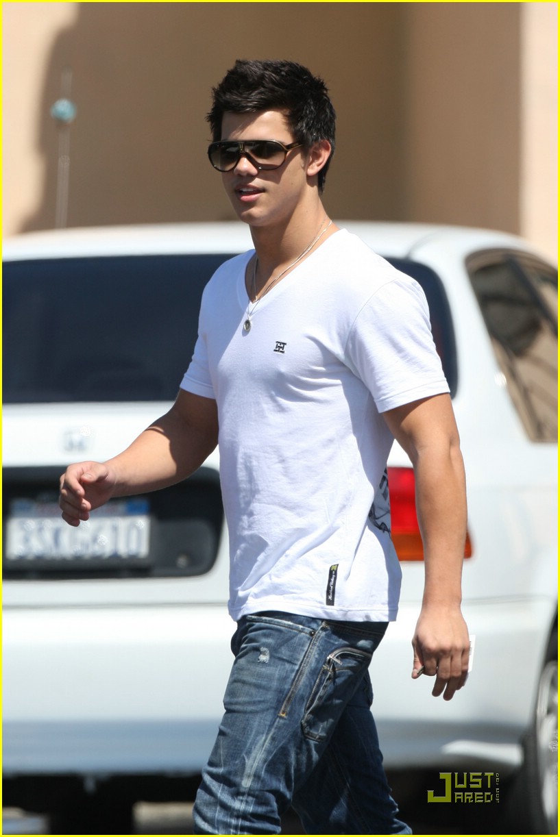  p>泰勒·洛特纳(taylor lautner),1992年2月11日出生于美国密歇根州