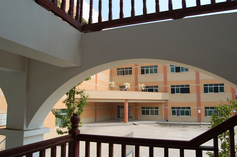  p>重庆市大足中学,位于重庆市 a target="_blank" href="/item/大足