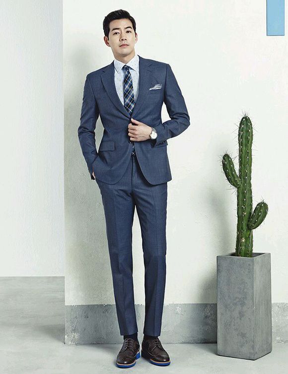  p>李尚允(         ),1981年8月15日出生于韩国首尔,韩国男演员,韩国