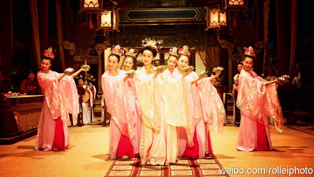 区,毕业于 a target="_blank" href="/item/北京舞蹈学院/1462984"