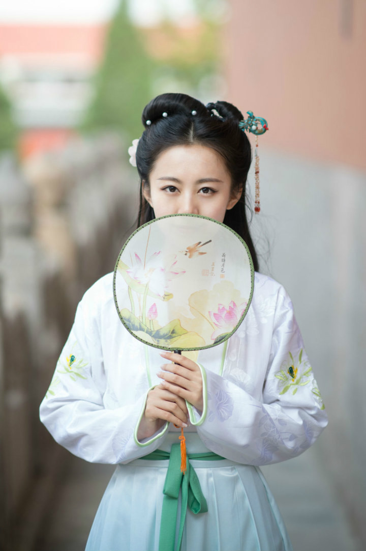  p>汉服,全称是"汉民族传统服饰",又称汉衣冠, a target="_blank"