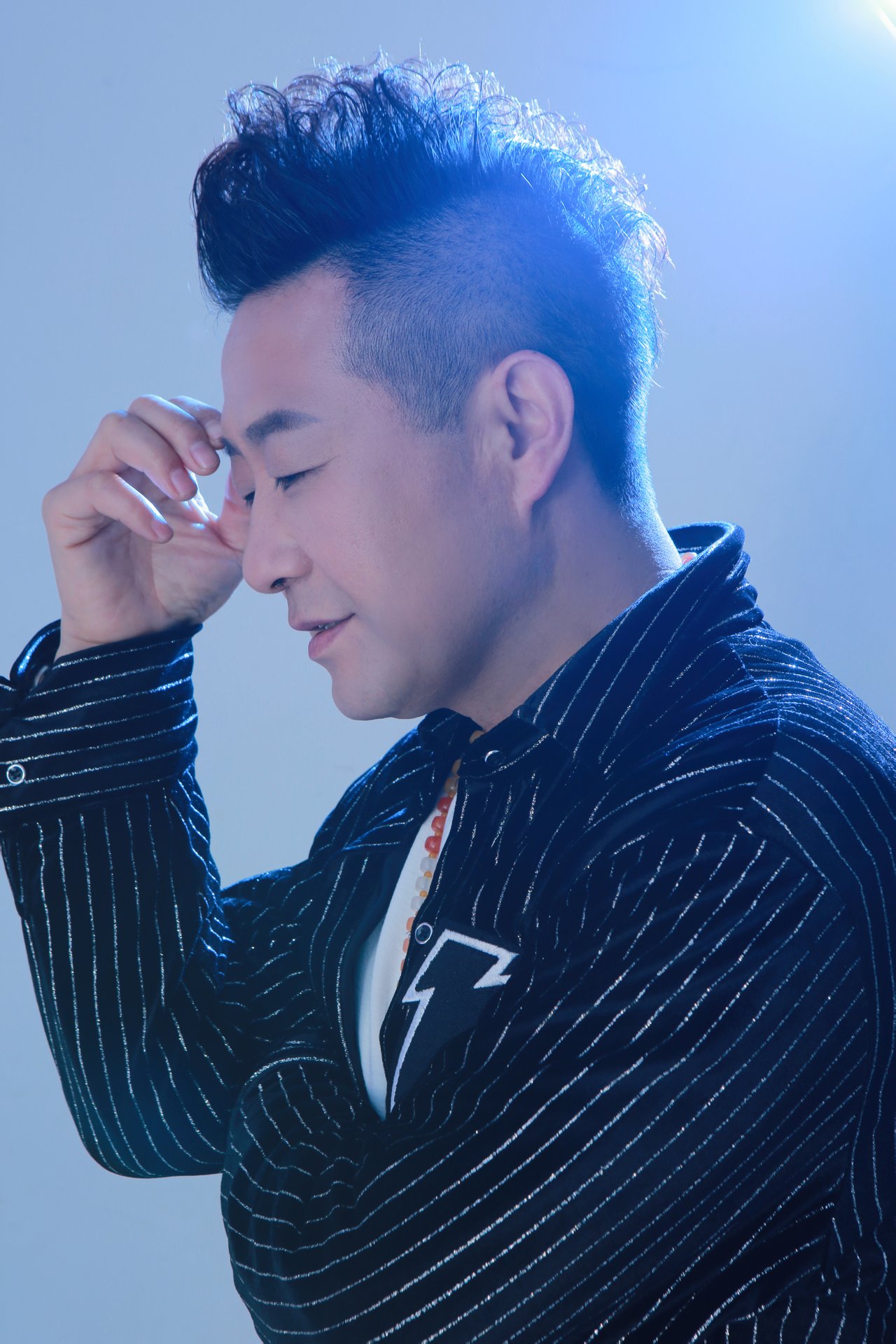  p>朱峰,艺名朱孝峯,中国内地原创音乐人,歌手,主持人,红人公益明星