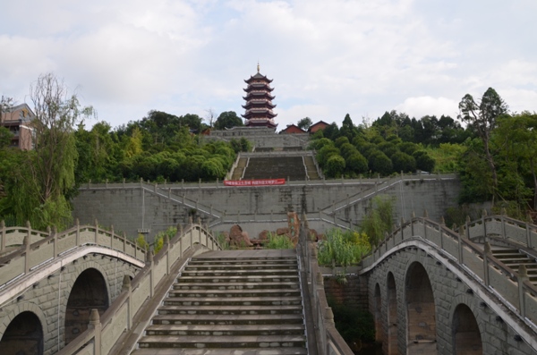  p>罗江区,隶属于四川省德阳市,地处成都平原东北部边缘,东接中江县