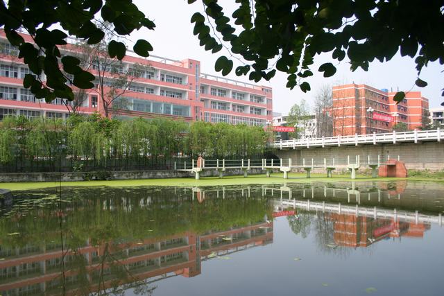 宜宾市第四中学校