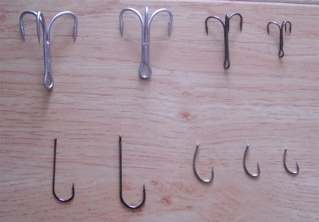  p>鱼钩(fishhook),垂钓时用于悬挂钓饵以吸引鱼类上钩的工具.