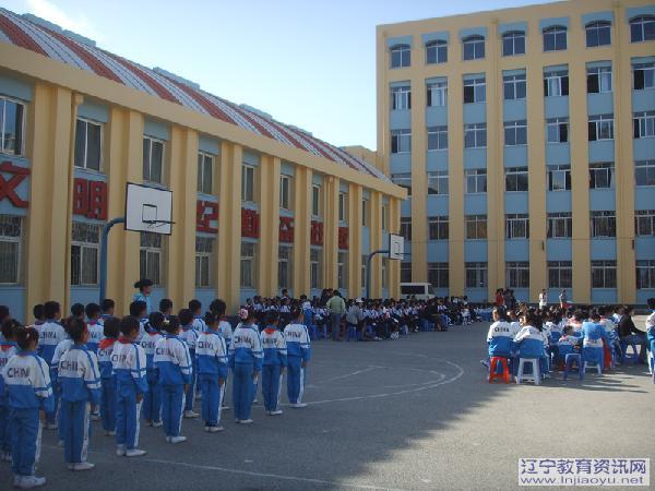丹东市滨江街小学