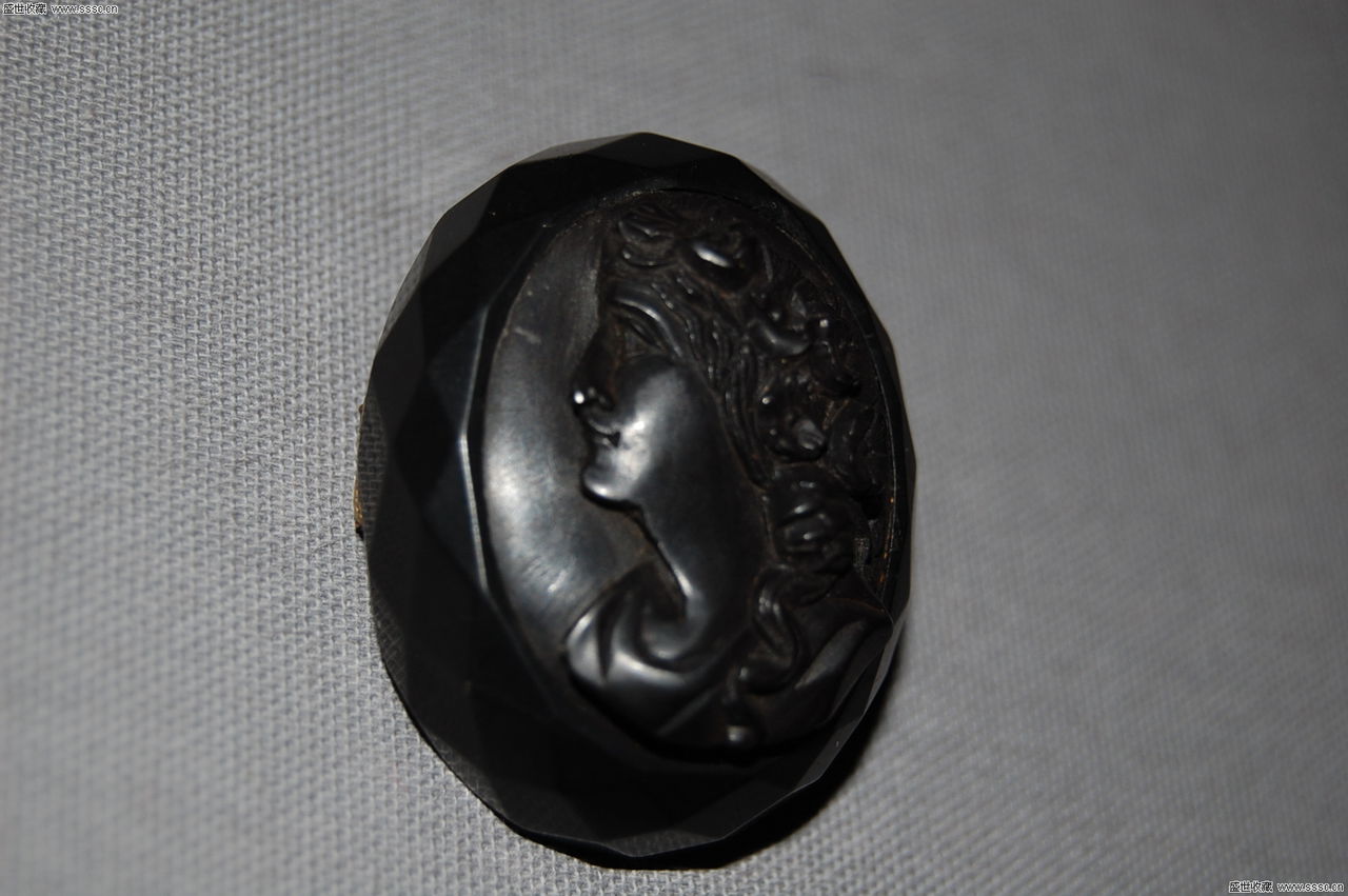  p>煤精,又称 a href="#" data-lemmaid="6868734">煤玉 /a>.