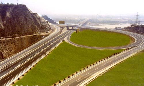  p>柳忠高速公路是兰州柳沟河至界牌村高等级公路项目的东段,东起兰州