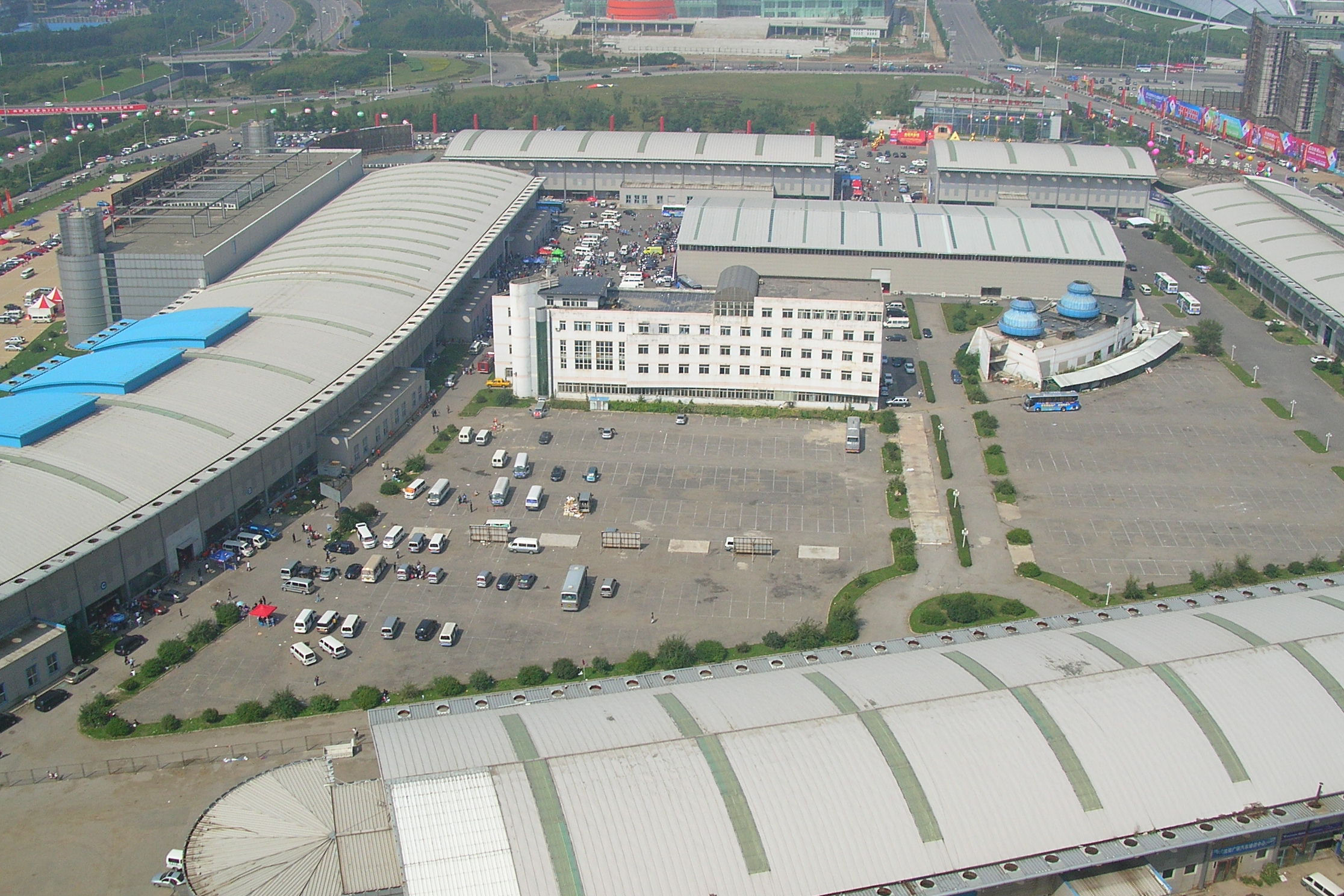  p>沈阳国际会展中心位于沈阳市苏家屯区会展路19号是集大型博览展示