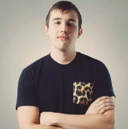  p>棉花糖(marshmello),原名克里斯·康斯托克(chris comstock),艺名"