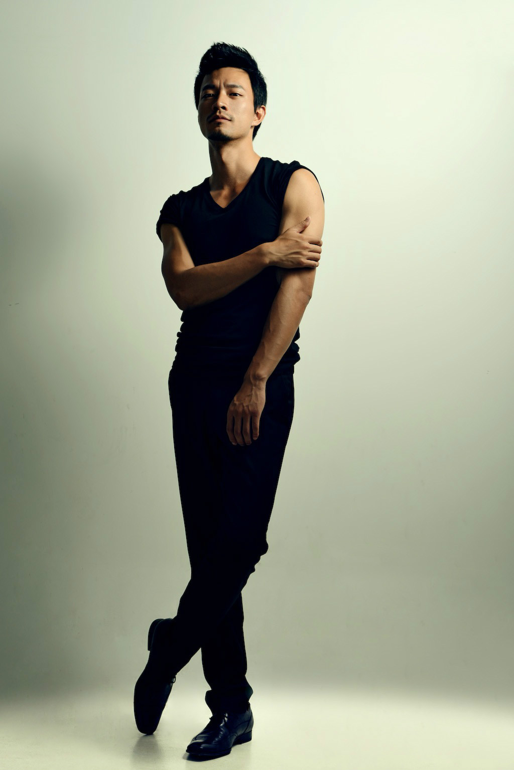  p>江明洋,原名江洋,4月11日出生于湖北省武汉市,中国内地男演员.