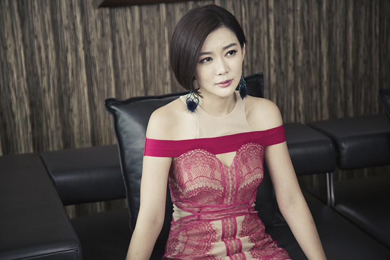  p>郝泽嘉 i>(原名:郝安磊), /i>1988年4月2日出生于黑龙江省鹤岗 