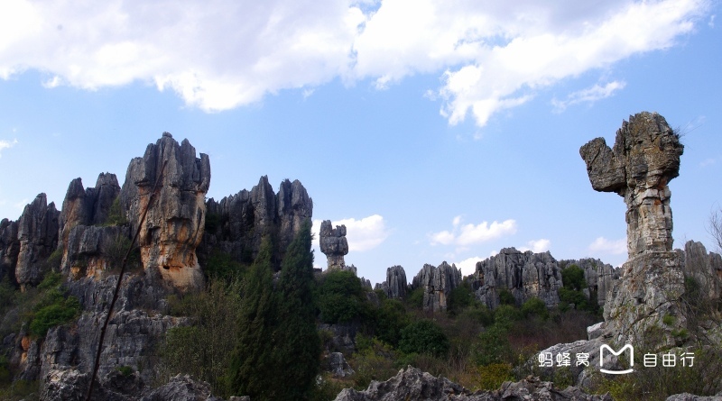 旧名石门峰或石门哨.