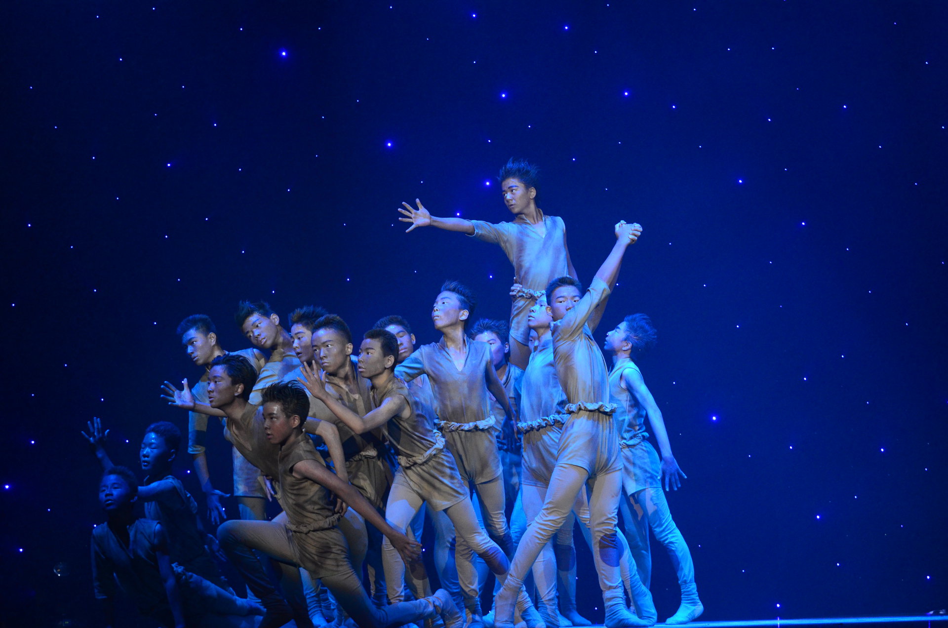  p>宁波市鄞州区钟公庙中心初级中学地处中心区,毗邻宁波.