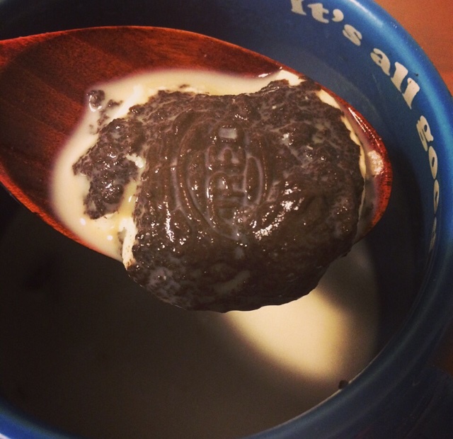 喝版牛奶奥利奥